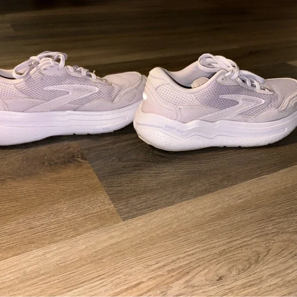 Brooks Women's Light purple lilac lavender Sneakers 7.5 - Picture 6 of 6